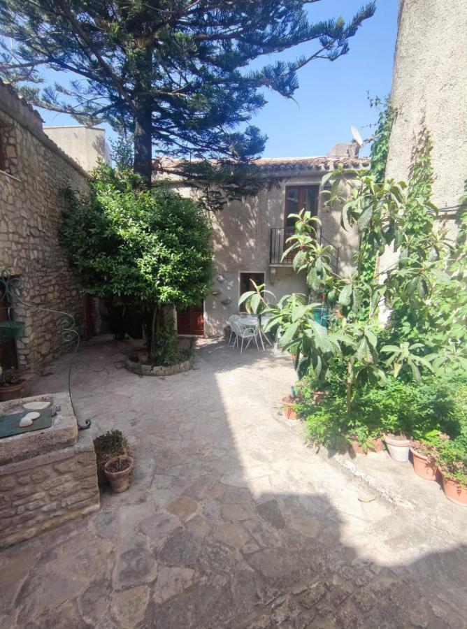 Cortile Via Sales 11 Apartment Erice Exterior foto