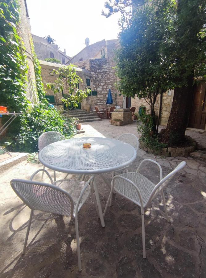 Cortile Via Sales 11 Apartment Erice Exterior foto